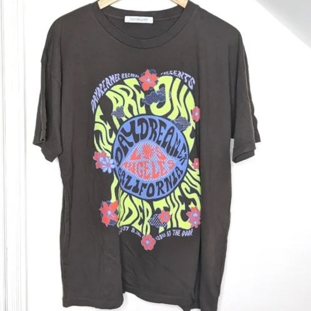 DAYDREAMER We are One Under the Sun Merch Graphic Tee Size S